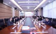 学校召开党委理论学习中心组学习（扩大）会