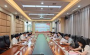 学校召开党委理论学习中心组学习（扩大）会 传达学习中国共产党江西省第十五届委员会第八次全体会议精神